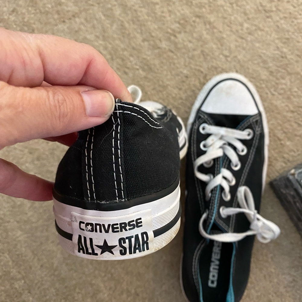 Converse black tennis shoe women’s size 8